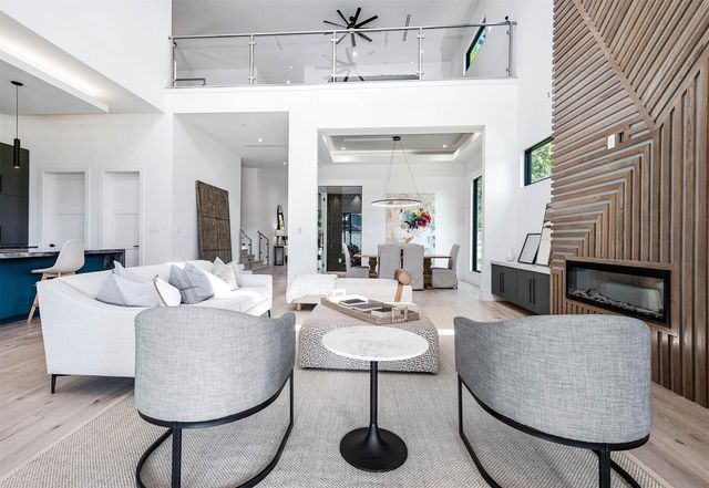 207 W 33rd Street, Houston, TX 77018