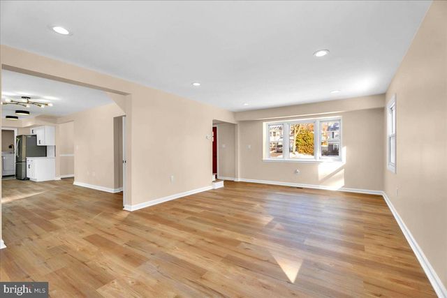 18 HINSDALE LN, Willingboro, NJ 08046