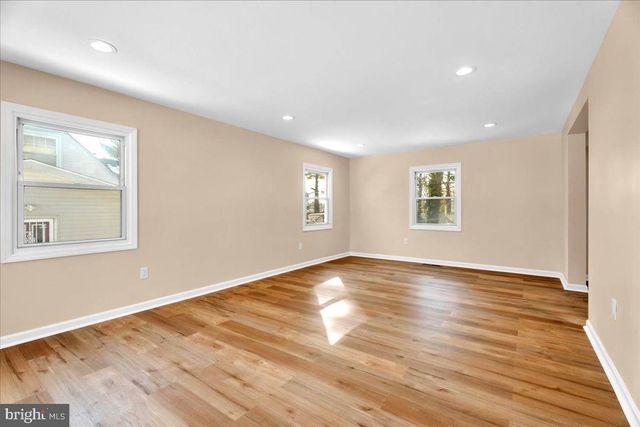 18 HINSDALE LN, Willingboro, NJ 08046