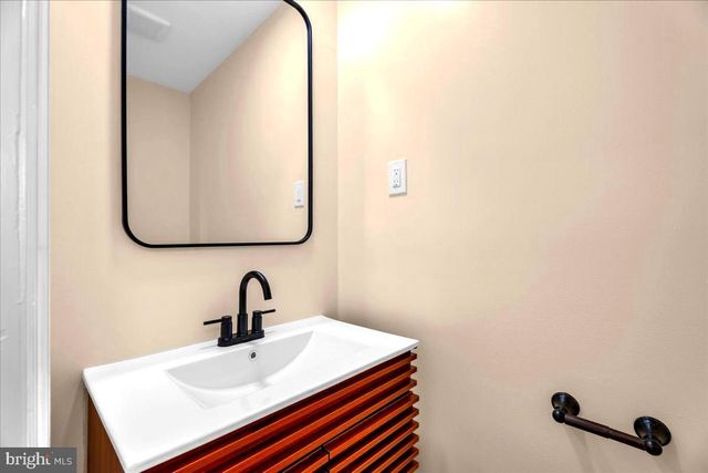 18 HINSDALE LN, Willingboro, NJ 08046