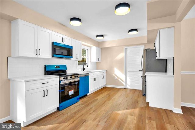 18 HINSDALE LN, Willingboro, NJ 08046