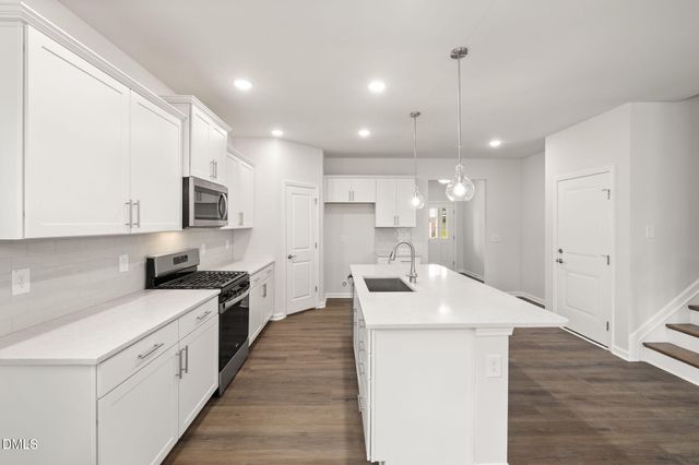 504 Foxfield Way, Fuquay Varina, NC 27526