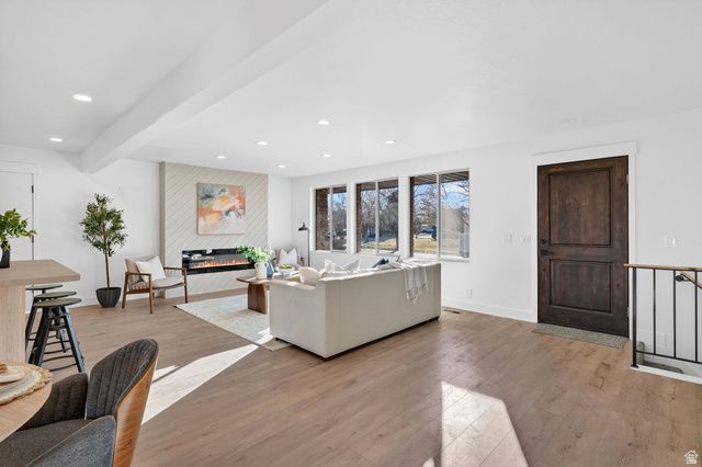 6869 S LARABROOK WAY, West Jordan, UT 84084