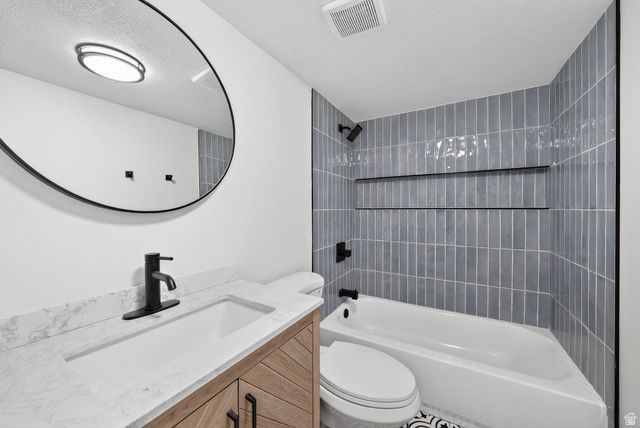 6869 S LARABROOK WAY, West Jordan, UT 84084