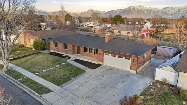 6869 S LARABROOK WAY, West Jordan, UT 84084