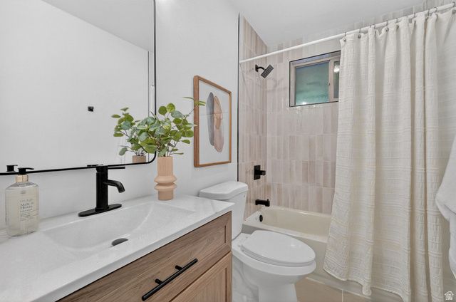 6869 S LARABROOK WAY, West Jordan, UT 84084