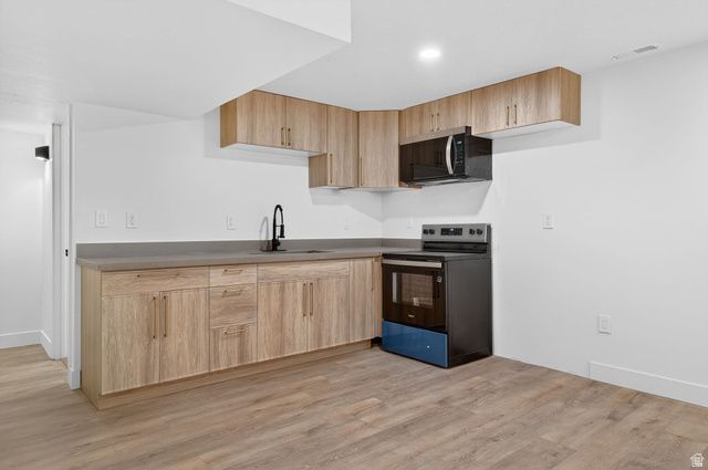 6869 S LARABROOK WAY, West Jordan, UT 84084