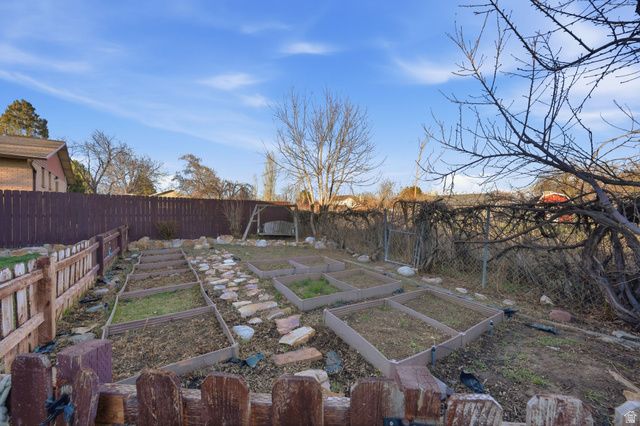 6869 S LARABROOK WAY, West Jordan, UT 84084