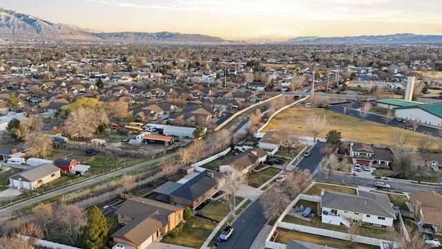 6869 S LARABROOK WAY, West Jordan, UT 84084