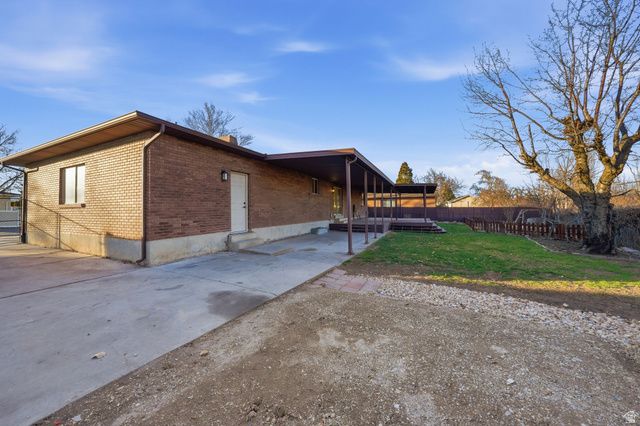 6869 S LARABROOK WAY, West Jordan, UT 84084