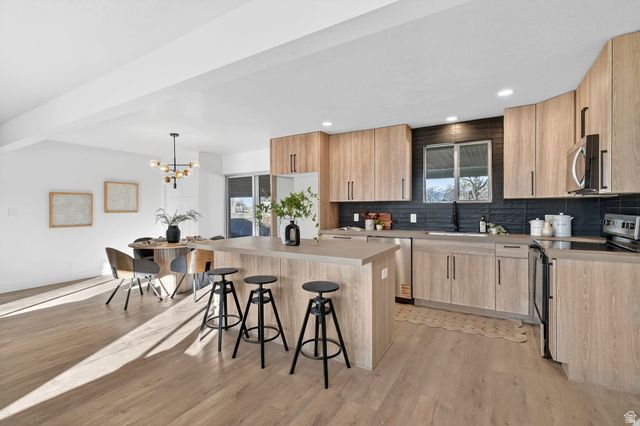 6869 S LARABROOK WAY, West Jordan, UT 84084