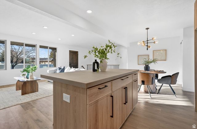 6869 S LARABROOK WAY, West Jordan, UT 84084