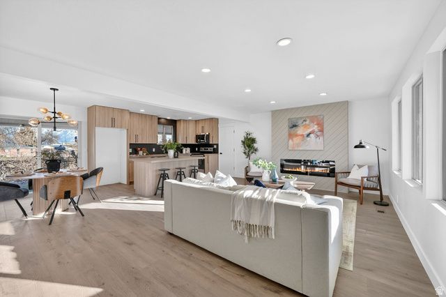 6869 S LARABROOK WAY, West Jordan, UT 84084