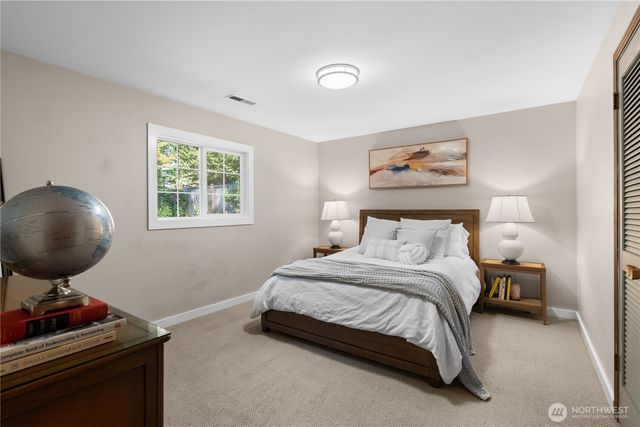 2422 126th Avenue NE, Bellevue, WA 98005