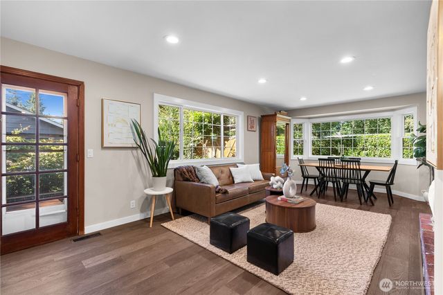 2422 126th Avenue NE, Bellevue, WA 98005
