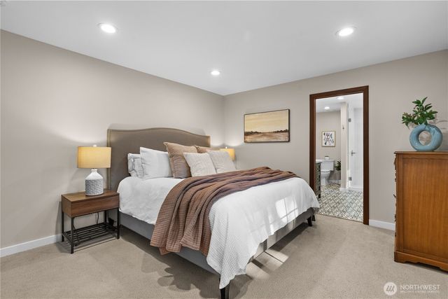 2422 126th Avenue NE, Bellevue, WA 98005