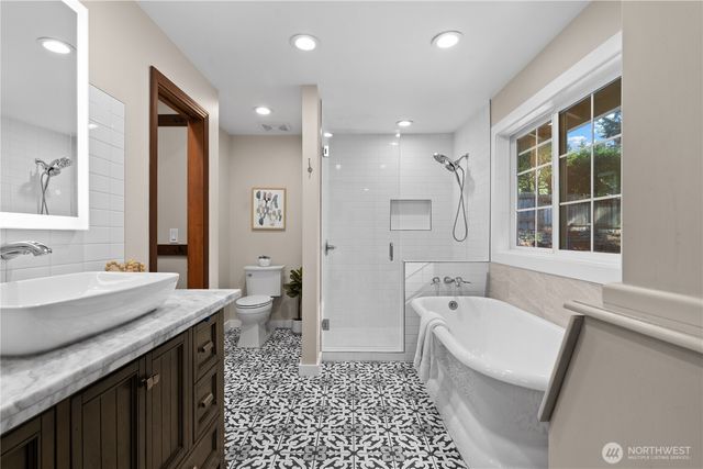 2422 126th Avenue NE, Bellevue, WA 98005
