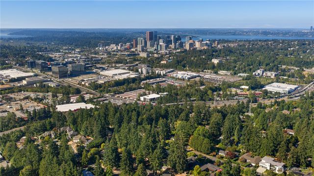 2422 126th Avenue NE, Bellevue, WA 98005