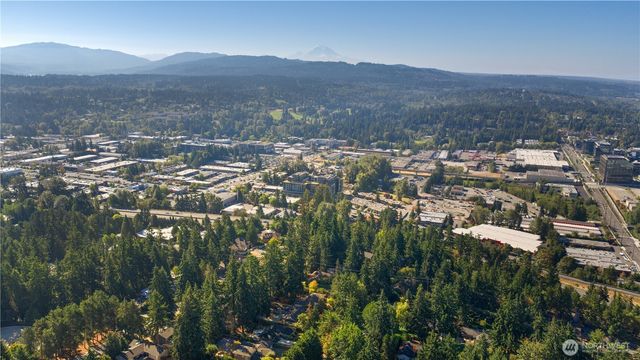 2422 126th Avenue NE, Bellevue, WA 98005