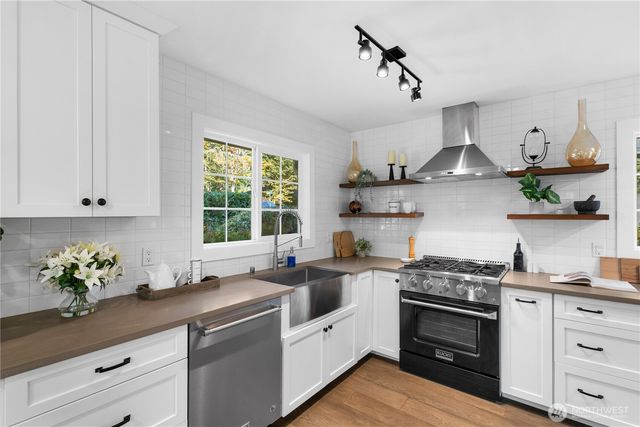 2422 126th Avenue NE, Bellevue, WA 98005