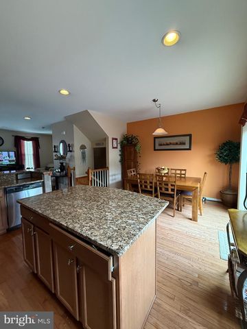 2102 E OAK RD #M4, Vineland, NJ 08361