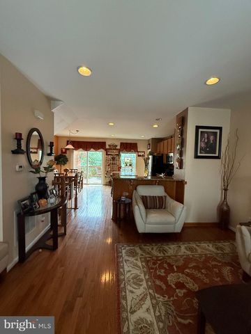 2102 E OAK RD #M4, Vineland, NJ 08361