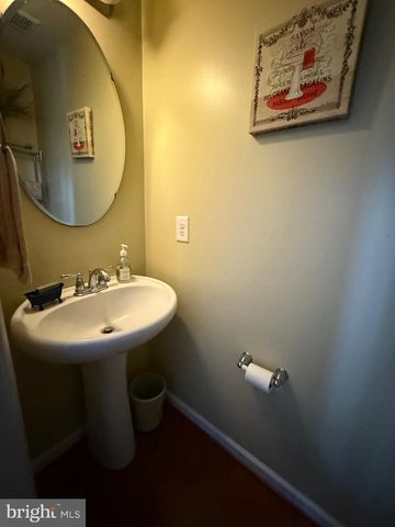 2102 E OAK RD #M4, Vineland, NJ 08361