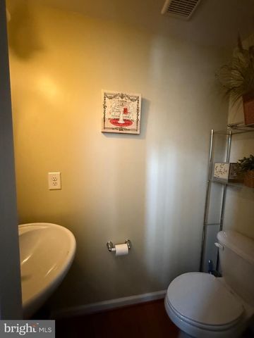 2102 E OAK RD #M4, Vineland, NJ 08361