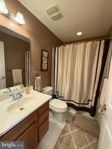 2102 E OAK RD #M4, Vineland, NJ 08361