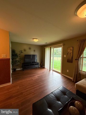 2102 E OAK RD #M4, Vineland, NJ 08361