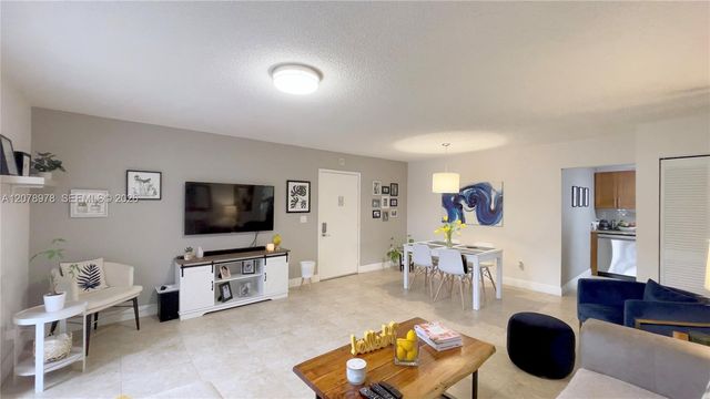 7975 SW 86th Street 206, Miami, FL 33143
