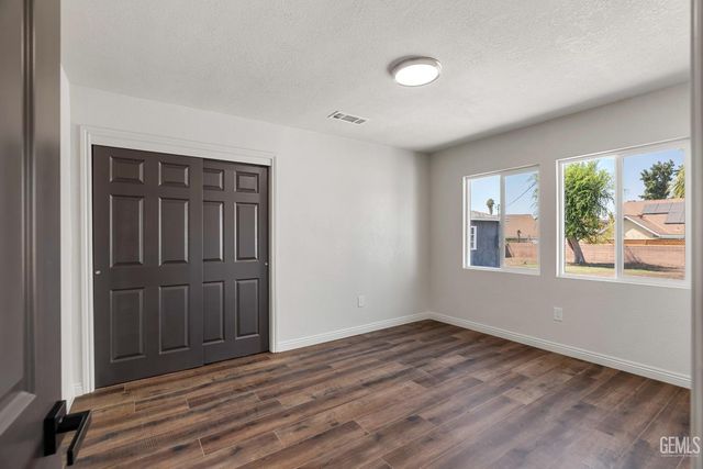 217 Garnsey Avenue, Bakersfield, CA 93309