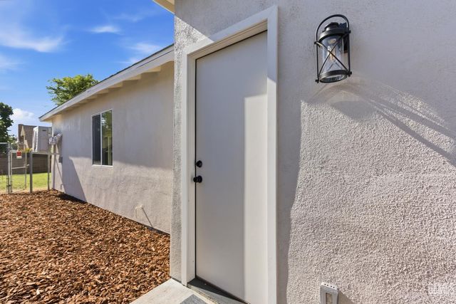217 Garnsey Avenue, Bakersfield, CA 93309
