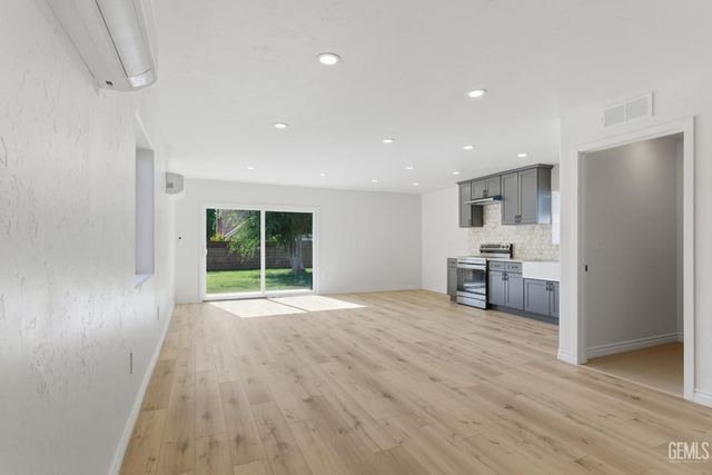 217 Garnsey Avenue, Bakersfield, CA 93309
