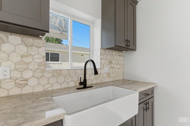 217 Garnsey Avenue, Bakersfield, CA 93309