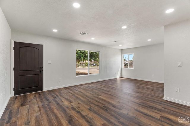 217 Garnsey Avenue, Bakersfield, CA 93309