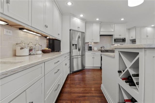 6330 Kennett Place, Mission, KS 66202