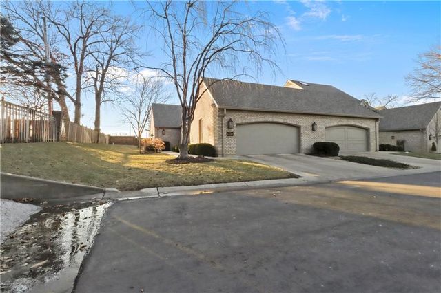 6330 Kennett Place, Mission, KS 66202