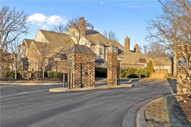 6330 Kennett Place, Mission, KS 66202