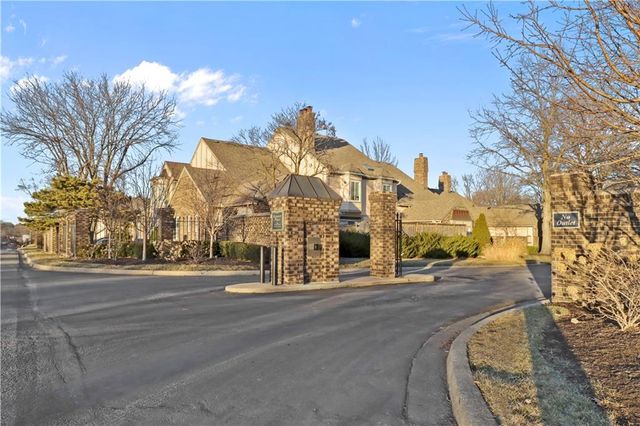 6330 Kennett Place, Mission, KS 66202