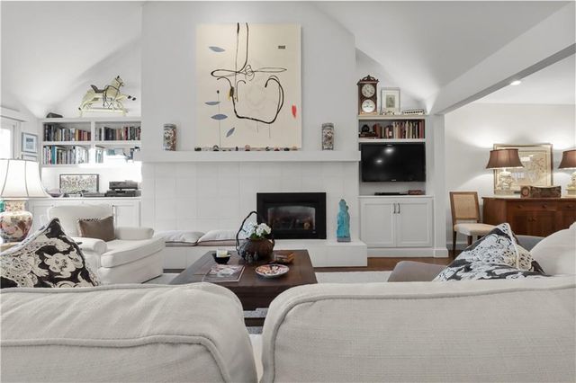 6330 Kennett Place, Mission, KS 66202