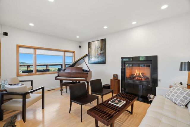 820 Humboldt Road, Brisbane, CA 94005