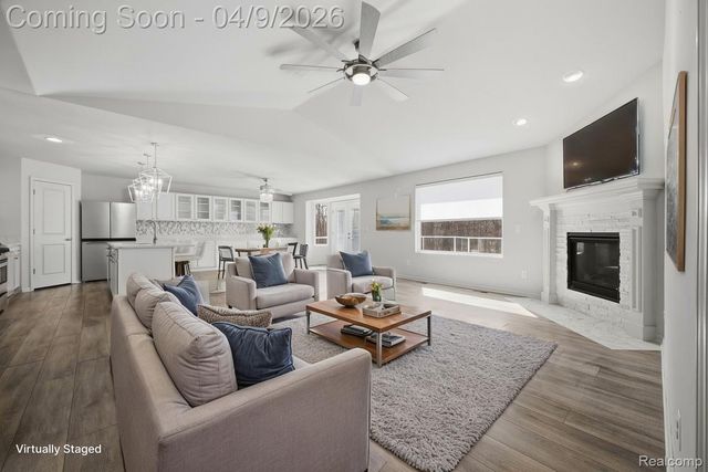 270 Greenan Lane, Orion Charter Township, MI 48362