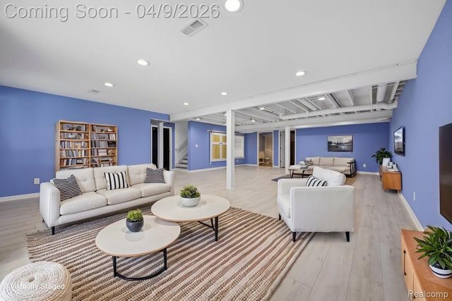 270 Greenan Lane, Orion Charter Township, MI 48362