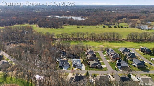 270 Greenan Lane, Orion Charter Township, MI 48362