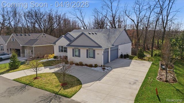 270 Greenan Lane, Orion Charter Township, MI 48362