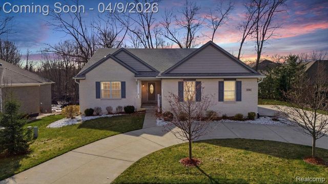 270 Greenan Lane, Orion Charter Township, MI 48362