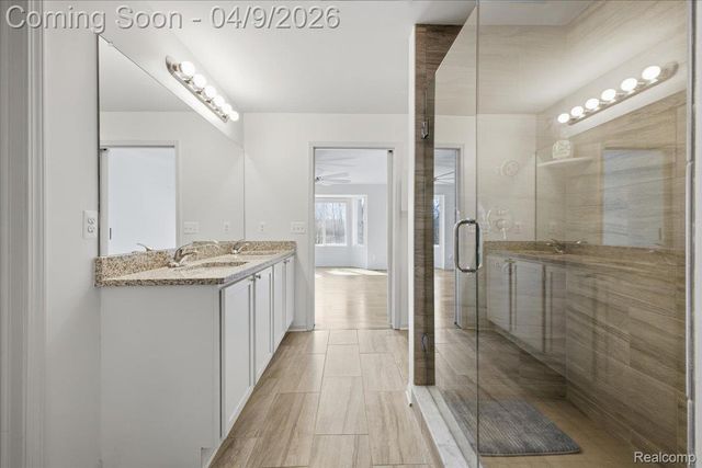 270 Greenan Lane, Orion Charter Township, MI 48362