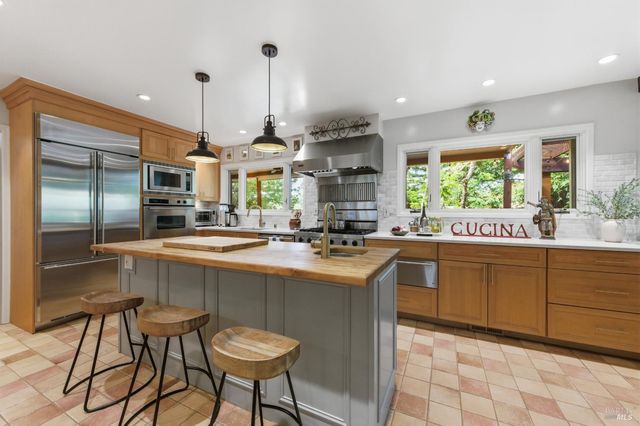 1167 Stanford Ct, Napa, CA 94558