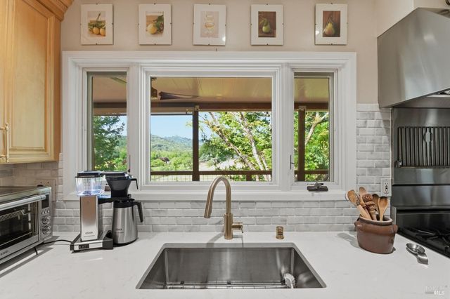 1167 Stanford Ct, Napa, CA 94558